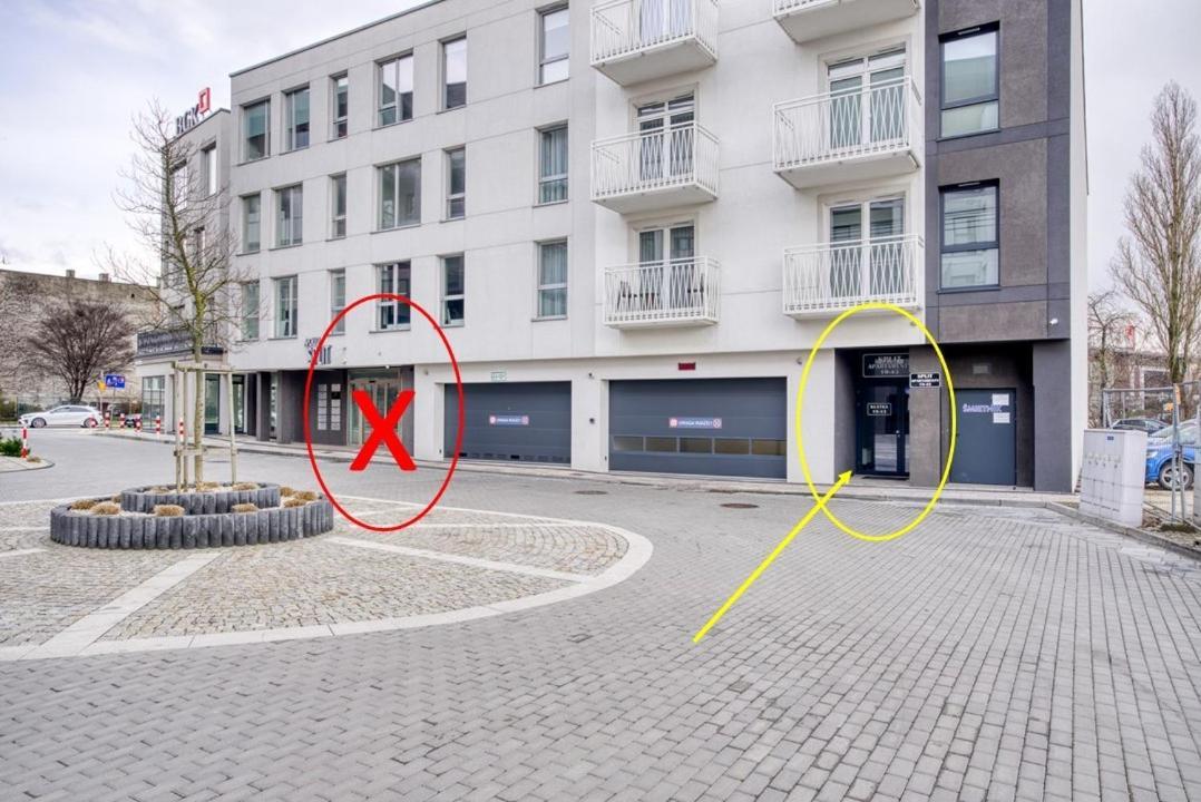شقة Roadway Silniczna Z Garazem Podziemnym كيلتشي المظهر الخارجي الصورة